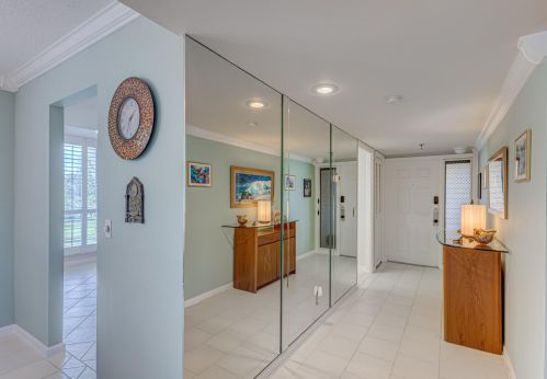5390 Woodland Lakes Dr, West Palm Beach, FL 33418-3959