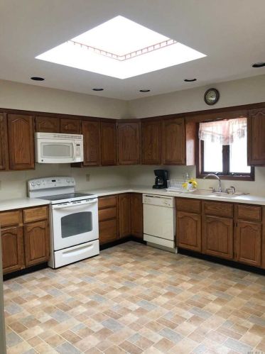 1501 Straight Path, North Lindenhurst, NY 11757-1910