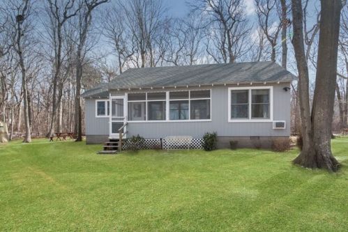 7617 Soundview Ave, Southold, NY 11971-2736