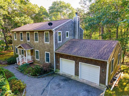 26 Towhee Trl, East Hampton, NY 11937-3263