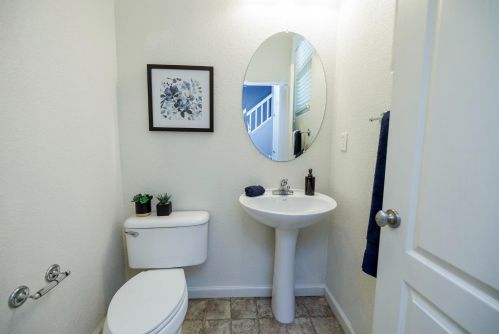 17122 Pacific Oak Ln, Lathrop CA  95330-8526 exterior