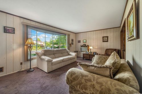 10 Purdy Ave, Elwood NY  11731-4503 exterior