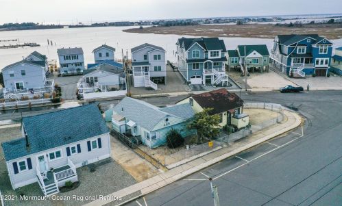 437 Hiering Ave, Pelican Island, NJ 08751-1628