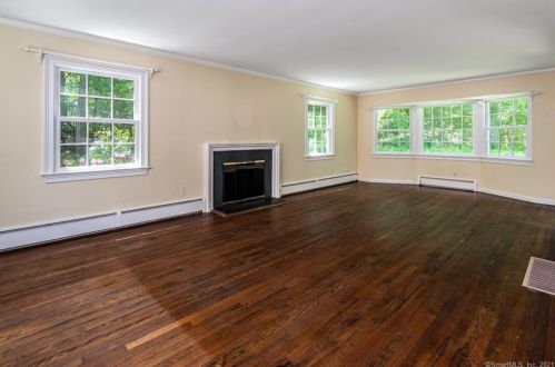 24 Tall Oaks Rd, Stamford, CT 06903-1511