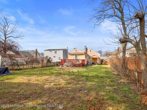 93 Sunset Ave, Tinton Falls NJ  07701-1433 exterior