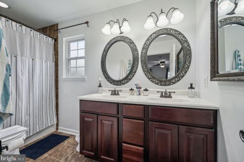 13226 Nickleson Dr, Woodbridge VA  22193-4123 exterior
