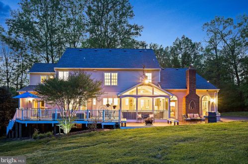 729 Forest Park Rd, Great Falls, VA 22066-2907