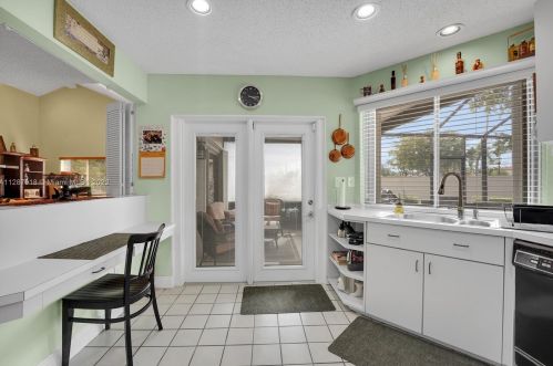 18126 61st Pl, Hialeah FL  33015-5601 exterior