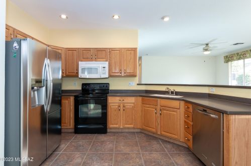 7666 Madrigal Dr, Tucson, AZ 85743-7527