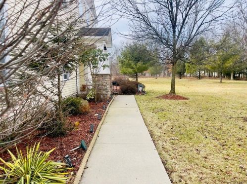 5 Cornwall Ln, Middletown NY  10940-5077 exterior