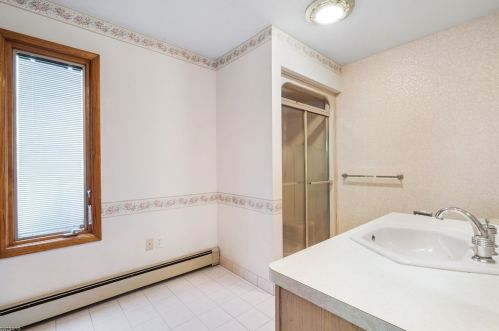 82 Lee Dr, Paterson NJ  07508-3038 exterior