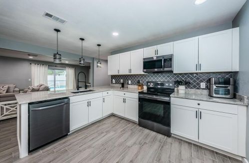 5604 102nd Ave, Pinellas Park FL  33782-3306 exterior