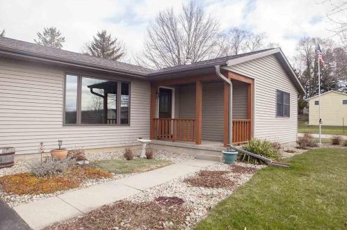 308 Neli Ct, Deerfield, WI 53531-9434