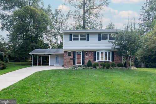 5512 Yorkshire St, Springfield, VA 22151-1426