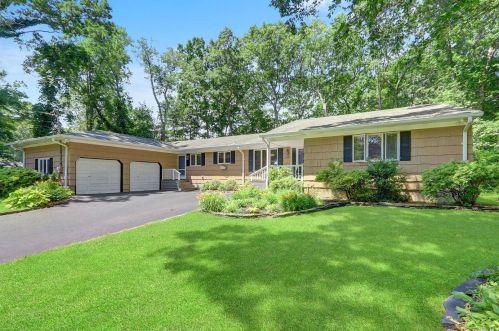 102 Sylvan Ave, Miller Place, NY 11764-2230