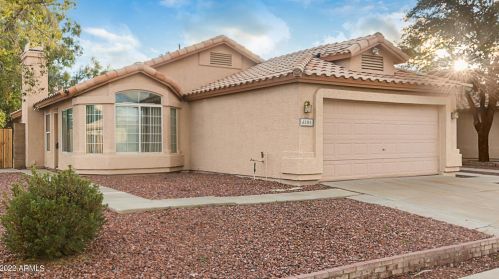 4805 Kerry Ln, Glendale, AZ 85308-4894