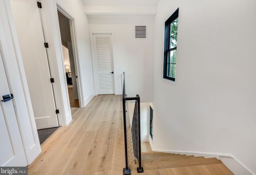 4915 Western Ave, Washington DC  20016-4319 exterior