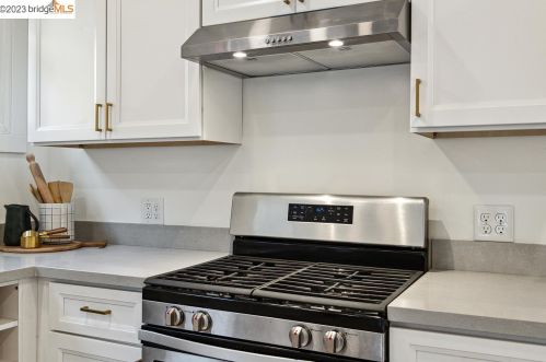 4143 Howe St, Oakland CA 94611-5117 exterior