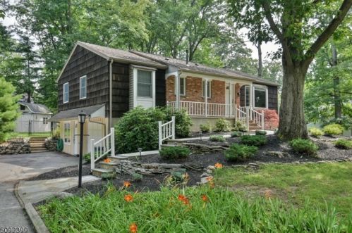 36 Old Milford Ln, West Milford Lakes NJ  07480-1123 exterior