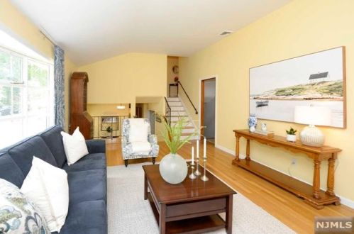 1 Ferris Ct, Ho Ho Kus NJ  07423-1017 exterior