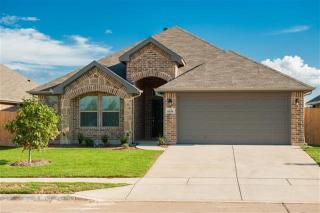 1524 Baslow Ln, Burleson, TX 76028-0272