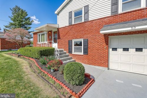 65 Kensington Dr, Camp Hill, PA 17011-7911