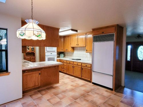 27421 Ridge Rd, Willits CA  95490-8985 exterior