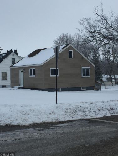 711 Division St, Erdahl, MN 56531-4618