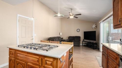 754 Tulare, Vacaville CA  95687-6250 exterior