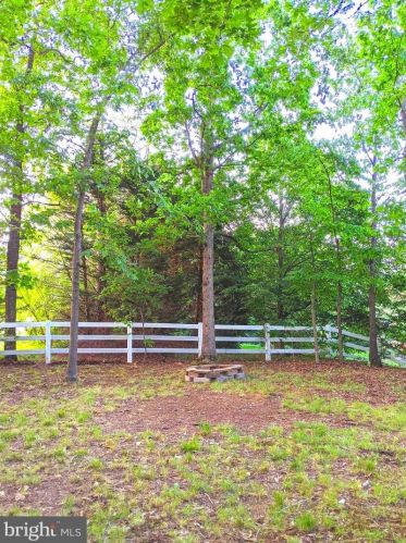 5936 Amber Ridge Rd, Haymarket VA  20169-2620 exterior