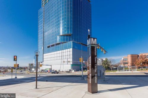 12158 Chancery Sta Cir, Herndon VA 20190-5803 exterior