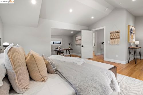 1077 57th St, Oakland CA  94608-2744 exterior