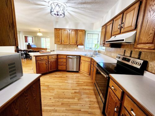 5985 Creek Rd, Washington Ch OH  43160-9726 exterior