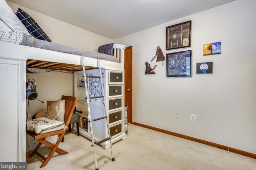 2402 Youngs Dr, Haymarket VA  20169-1532 exterior