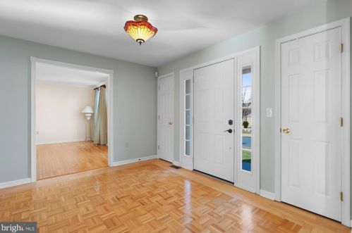 56 Sherwood Cir, West Enola PA  17025-1840 exterior
