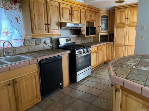 865 Pampas Ave, Rialto CA  92376-4474 exterior