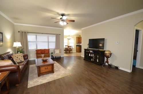 1233 Newcastle Dr, Weatherford, TX 76086-5492