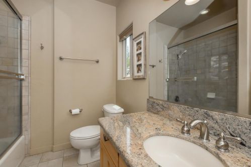 14290 Ski Slope Way, Truckee CA  96161-7009 exterior