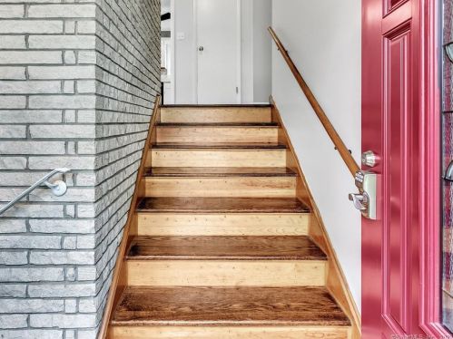 59 Wayne Rd, Upper Stepney, CT 06468-2418