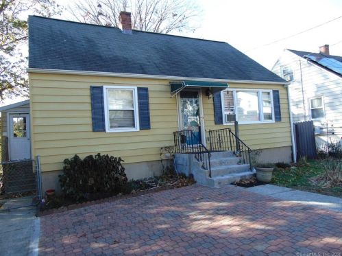 59 Doran St, Waterbury, CT 06704-2928