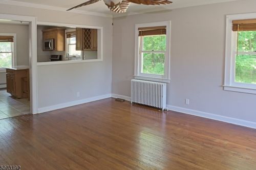21 Zeliff Pl, Lincoln Park, NJ 07035-1735