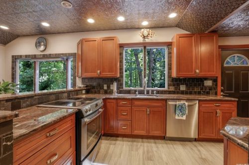 568 Bread And Cheese Hollow Rd, Northport NY  11768-2326 exterior