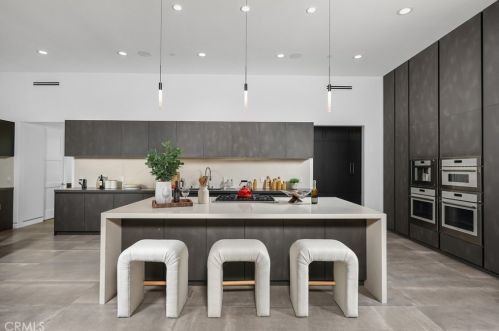 18852 Canyon Crest Dr, Orange CA 92861-2806 exterior