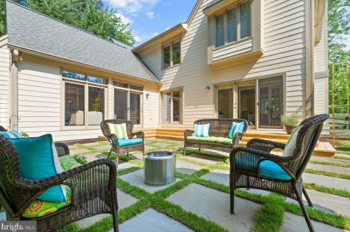 9106 Meadowcreek Ln, Lorton VA  22079-3238 exterior