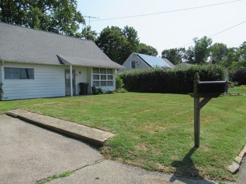 7 Eastward Pl, Elmsford, NY 10523-2005