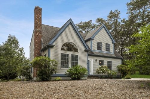 15 Midden Rd, Wellfleet, MA 02667-8959