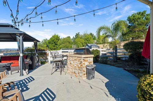 40107 Calle Breve, Temecula CA  92592-8692 exterior