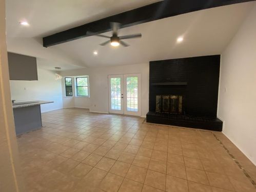 6225 Sunnybrook Dr, Fort Worth, TX 76148-3237
