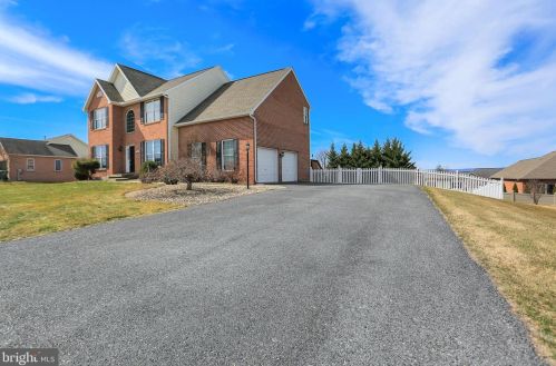 14 Celestial Ter, Upton, PA 17225-1491