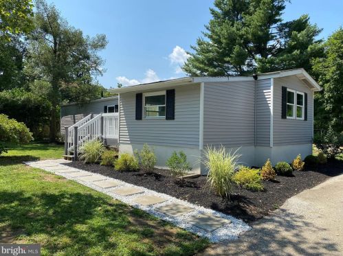 102 Firth Dr, West Deptford, NJ 08051-1904